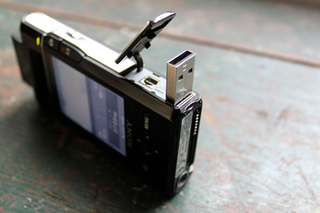 Illustration for article titled Sony Bloggie PM5K Camcorder Review: A Swiss Army Knife That's Gone Dull